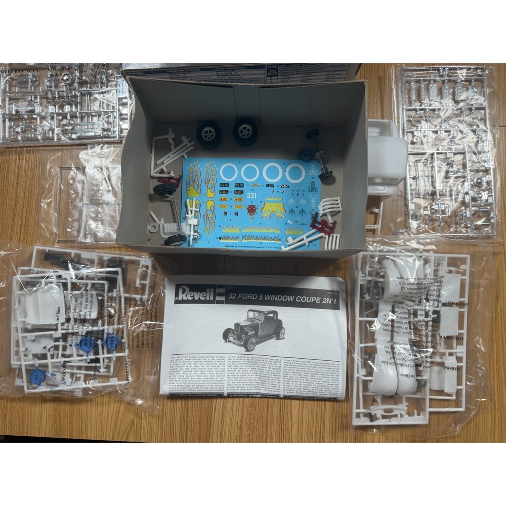 Revell 1/25 '32 Ford 5-Window Coupe 2n'1 Model Kit 85-4228 Started - Picture 4 of 7